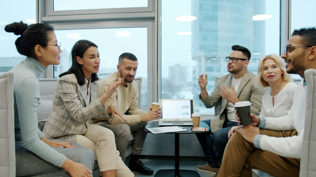 group discussion in meeting